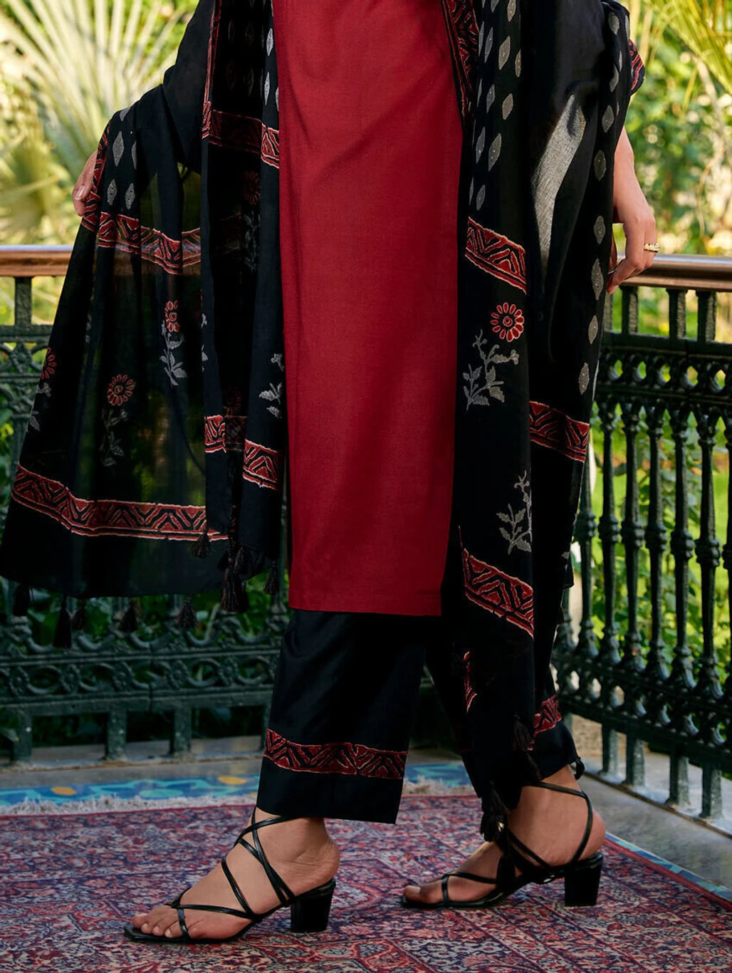 Jaipuri Bunaai Women Viscose Rayon Kurta Palazzo Dupatta Set thumbnail 2