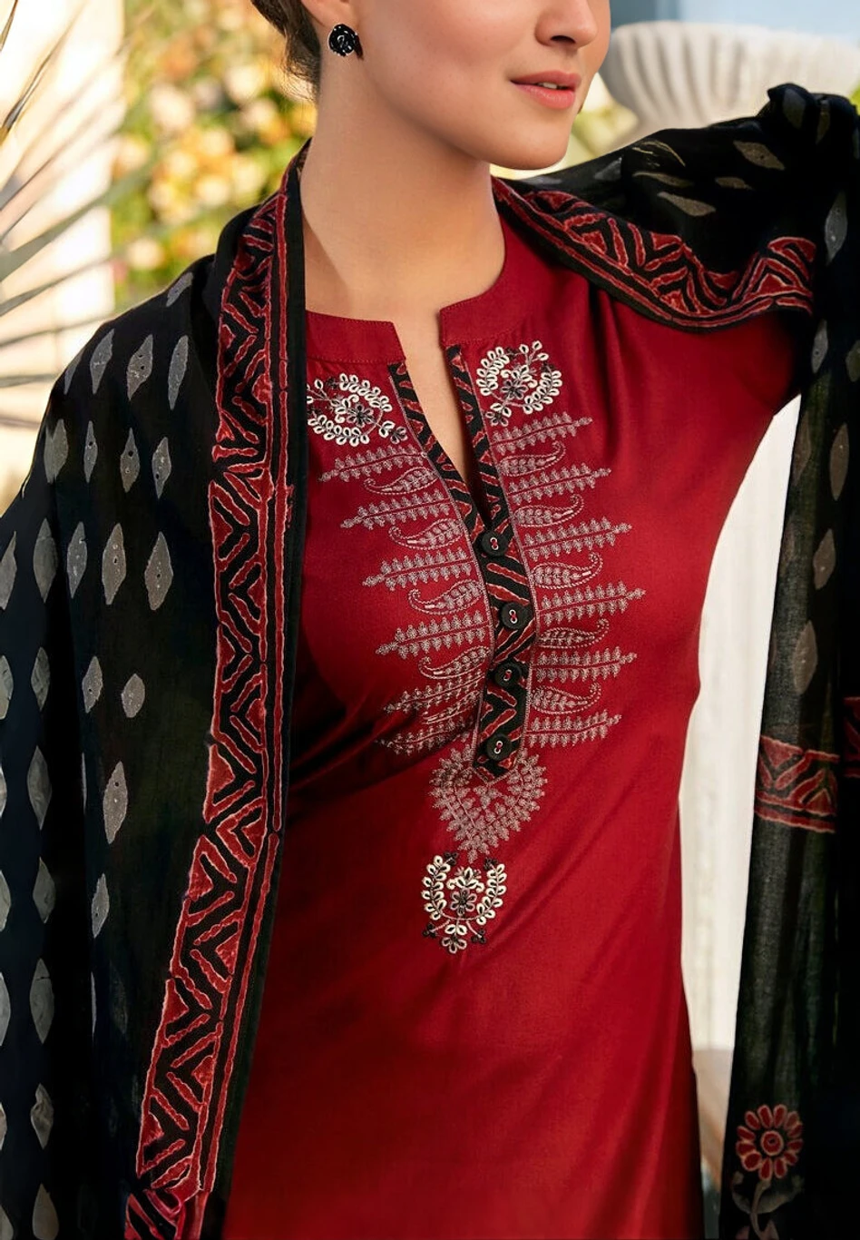 Jaipuri Bunaai Women Viscose Rayon Kurta Palazzo Dupatta Set thumbnail 3