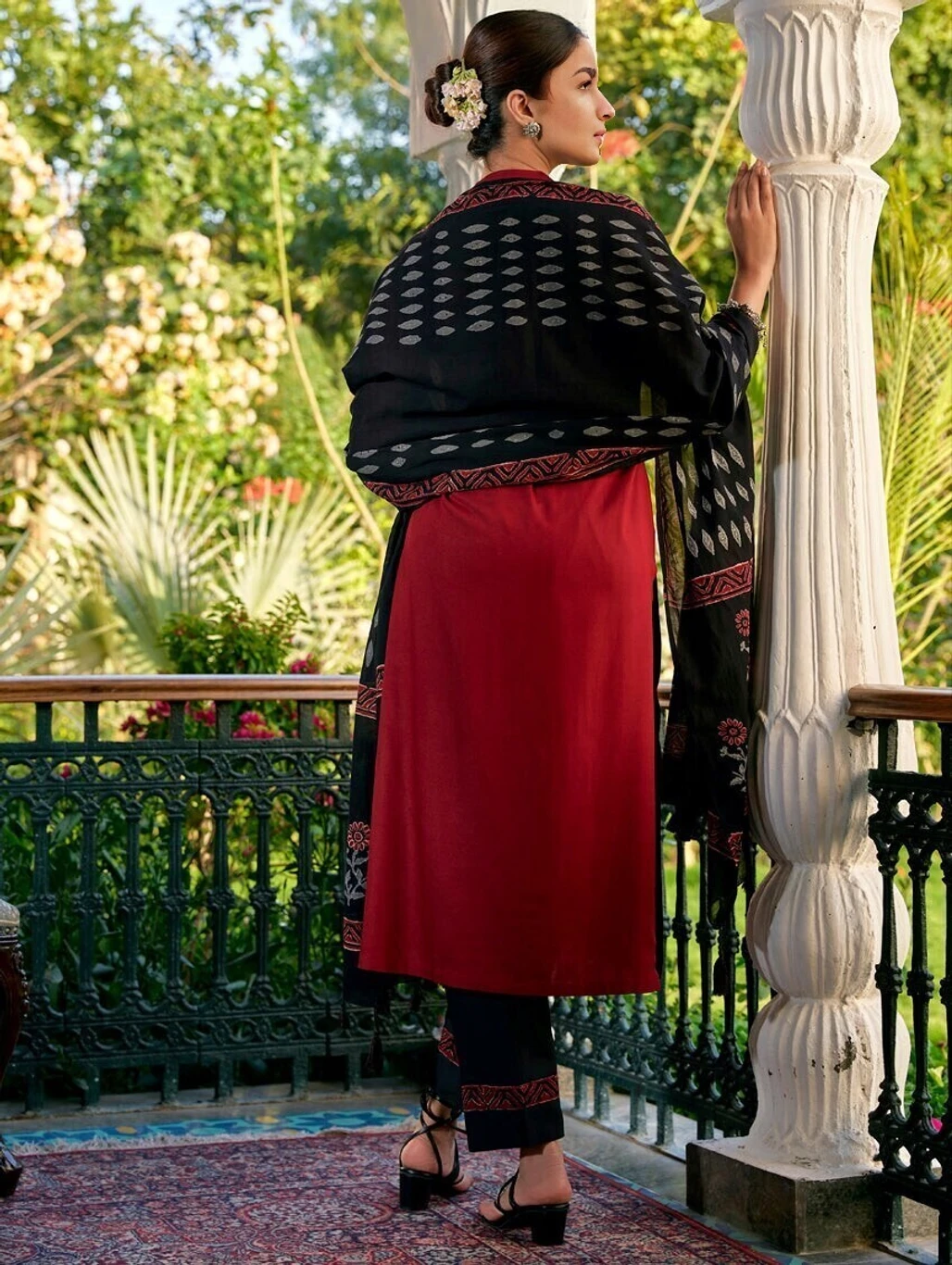 Jaipuri Bunaai Women Viscose Rayon Kurta Palazzo Dupatta Set thumbnail 4